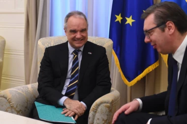 Vučić se sastao sa ambasadorom Švedske: Predsednik Srbije pozvan na Forum o Holokaustu u Malmeu