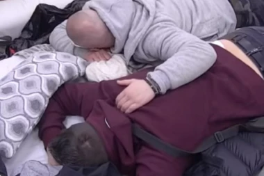 (ŠOK VIDEO) Javnost šokirana: Marko i Brendon razmenjivali nežnosti, Miljković se previše opustio!