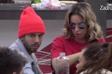 (VIDEO) Emocije sve jače! Dok su zadrugari komentarisali Boru: Evo šta su radili Filip i Iva!