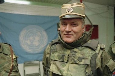 JA SAM ONAJ KOGA TRAŽITE! Ovako je general Ratko Mladić dočekao policiju, a u  novčaniku je imao samo tri fotografije