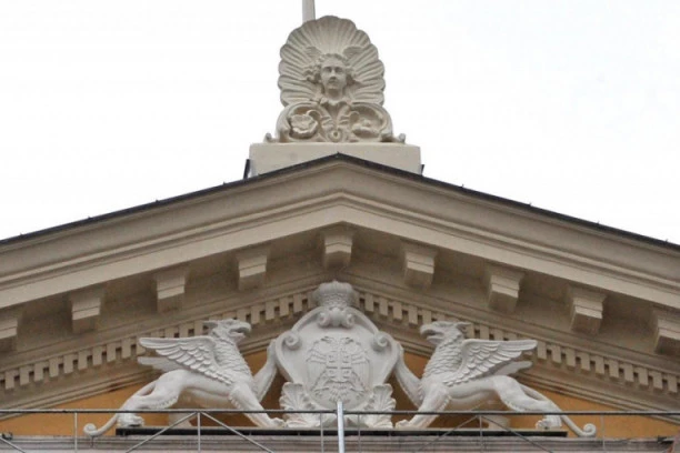 Vesić o vraćanju grba Kraljevine Srbije na zgradu železničke stanice: Obnavljamo istoriju našeg grada