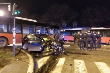Počinje suđenje za sobraćajnu nesreću u Zemunu: Prošao kroz crveno i zakucao se u autobus u kome je stradao vozač