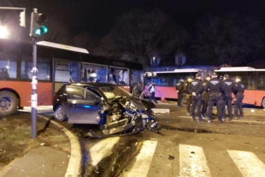 Počinje suđenje za sobraćajnu nesreću u Zemunu: Prošao kroz crveno i zakucao se u autobus u kome je stradao vozač