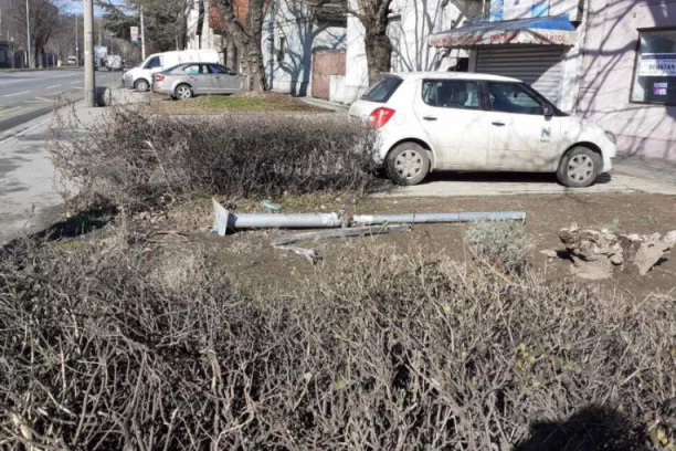 (FOTO, VIDEO) Scene užasa saobraćajne nesreće u Zemunu: Svuda unakolo krv i srča