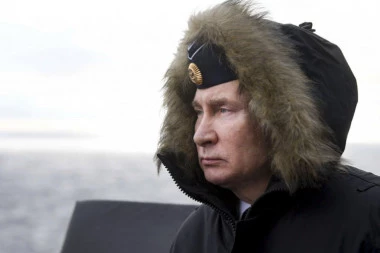 Putin učestvovao u maršu Besmrtnog puka, ali uz jednu izmenu