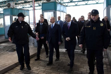 Stefanović sa Pinterom na Horgošu: Srbija neće biti usko grlo za migrnate