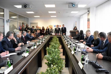 (FOTO) Miličković sa Čuprijanom u poseti Srpsko-ruskom humanitarnom centru