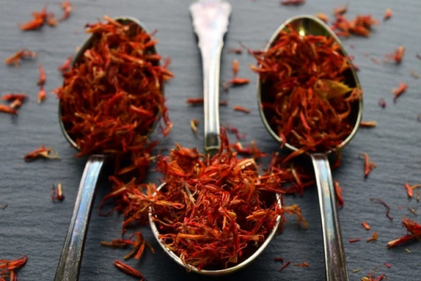 OVO JE NAJSKUPLJI ZAČIN NA SVETU A UZGAJA SE U SRBIJI! Ne traži posebne uslove a kilogram tučka ove biljke košta 2.000 dolara