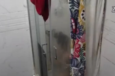 (VIDEO) Kao od majke rođeni: Dragana i Edo pod tušem, sve na izvolte!