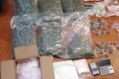 (FOTO) Uhapšen "travar" u Beogradu: Mladić u stanu krio marihuanu za dilovanje!