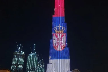 (FOTO) SPEKTAKULARAN PRIZOR: Srpska zastava obasjala Dubai i Abu Dabi!