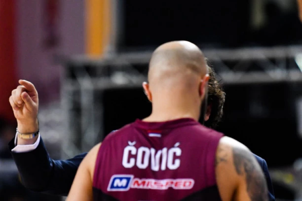 PRESEDAN! Haos u Podgorici, Filip Čović IZBAČEN iz dvorane!