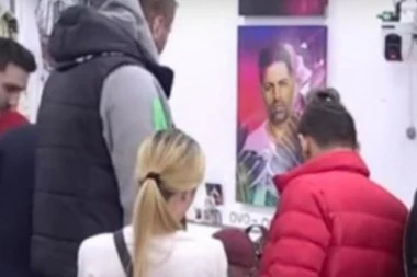 (VIDEO) Neviđeno u rijalitiju! ON napušta "Zadrugu"? Takmičar zaplakao, svi se sjatili oko njega!