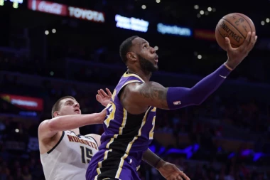 (VIDEO) Jokić urnebesno imitirao Lebrona, Džejms se pokidao od smeha!