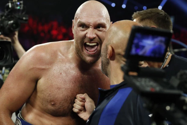 IGRA IGRICU U STVARNOM ŽIVOTU: Tajson Fjuri kupuje POZNATI engleski klub!