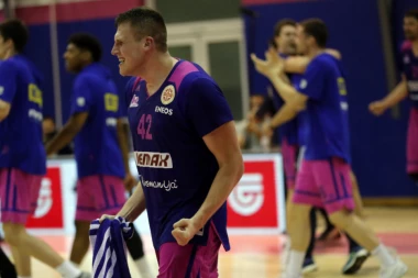 Istorijska noć u Dalmaciji: Zadrani se poklonili Srbinu posle osvajanja kupa Hrvatske!