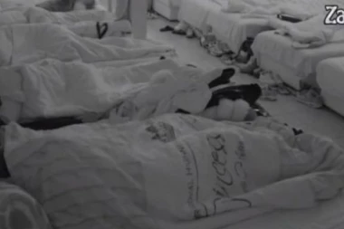 (VIDEO) Tresle se kamere! Zadrugari imali se*s pred punom sobom: Zaboravili da ih snimaju, pa uradili OVO!