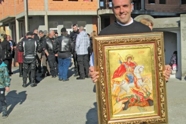 (FOTO) Maratonac Aleksandar Kikanović trči od Loznice do Moskve!