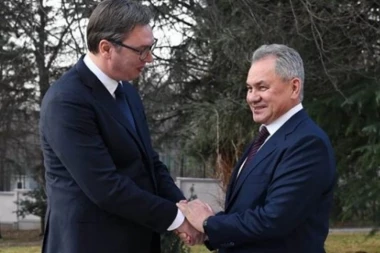 (FOTO) Sastali se Vučić i Šojgu: Dunjevaču za dobrodošlicu dragom gostu!