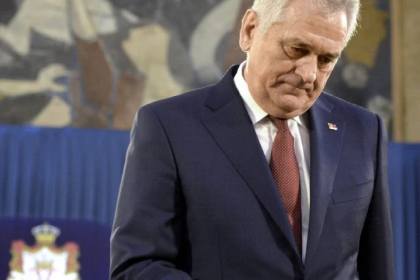 BIVŠI PREDSEDNIK SRBIJE PRIKLJUČEN NA RESPIRATOR: Poznato zdravstveno stanje TOME NIKOLIĆA!