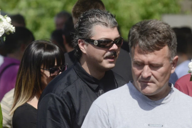 NASILNIK! Odbila lekarski pregled: Đus se prvo svađao sa sestrom a onda je udarao po licu i šutirao!