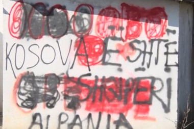 THE OPPRESSION OF THE SERBS DOESN'T STOP! Graffiti with swear words in Albanian horrified Serbs!