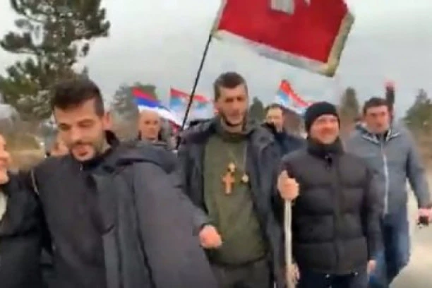 (VIDEO) Mladići koji su krenuli iz Beograda, stigli u Crnu Goru! Dočekani domaćinski!