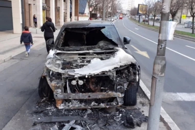 Šok na Novom Beogradu! Spajao kablove da upali, pa zapalio auto
