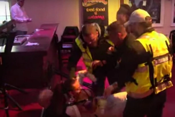 Haos na kraju žurke: Brendon pjunuo Davida, Dragojević nasrnuo na njega, pa stradala i Ana Korać!