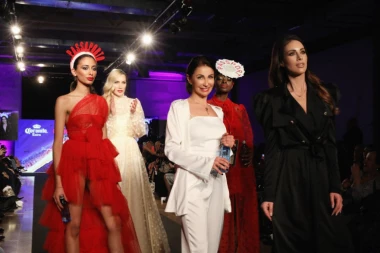 Suzana Perić osvojila nagradu Nedelje mode u Milanu, uz predstavljanje najnovije kolekcije PASOŠ!