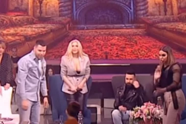 (FOTO) Pevačicin muž uleteo u program i prekinuo emisiju: Ona počela da plače, nije mogla da se smiri, gledaoci ostali zatečeni!