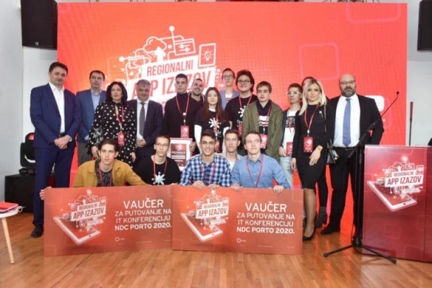 PROGLAŠENI POBEDNICI TREĆEG "REGIONALNOG APP IZAZOVA": Tim iz niške gimnazije „Svetozar Marković“ putuje u Porto na prestižnu IT konferenciju