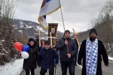 STARINA NA ČELU LITIJE! Đed Gojko brani Crkvu: Ponosni heroj sa planine Čakor prepešačio osam kilometara da odbrani svetinje