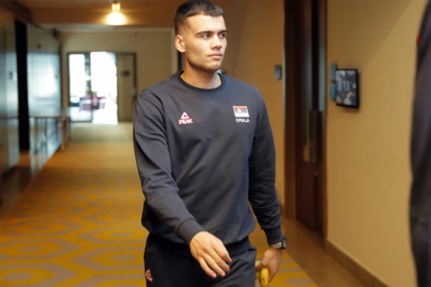 (FOTO) Hit: Jeste li čuli kako Šarenac zove Rebića?