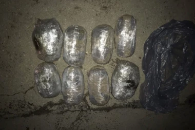 Pao narko diler sa Vračara: Policija u stanu pronašla veliku količinu droge i novca!