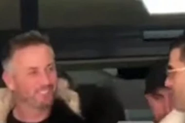 (VIDEO) OKO NJEGA BRDO LJUDI: Edo nasmejan izašao iz suda, evo kakav je ishod!