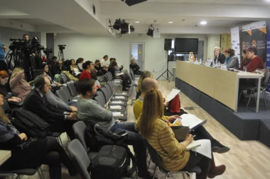 Novinarima u Crnoj Gori omogućeno da održavaju konferencije preko platformi: Pitanja će moći da postavljaju u realnom vremenu od kuće?!