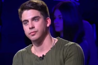 Tvrdi da nema ništa s tim: Bivši zadrugar i tatu majstor rasturio vezu svoje klijentkinje!