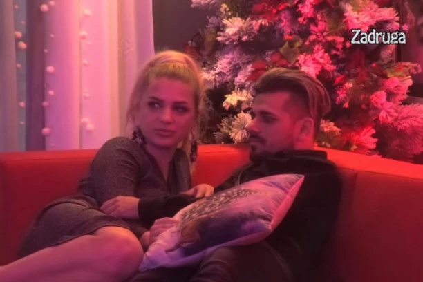 (FOTO) Ovo nismo morali da vidimo: Pogledajte šta Milica i Bora rade usred emisije!
