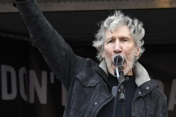 PROTEST U LONDONU PROTIV IZRUČENJA ASANŽA: Među okupljenima i Rodžer Voters i Janis Varufakis