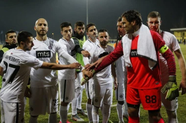 (FOTO) Batalio fudbal: Defanzivac crno-belih ide na Tur d'Frans!