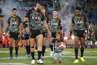 (VIDEO) Bio je žrtva vršnjačkog zlostavljanja a sada je zahvaljujući ragbistima doživeo najbolji dan u svom životu!