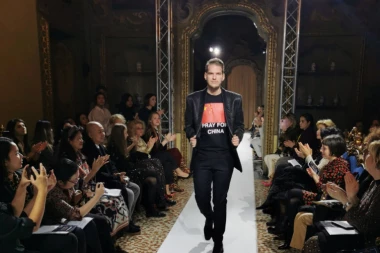 (FOTO) Palata Visconti ispunjena do poslednjeg mesta: Ovacije za srpskog dizajnera od modne elite!