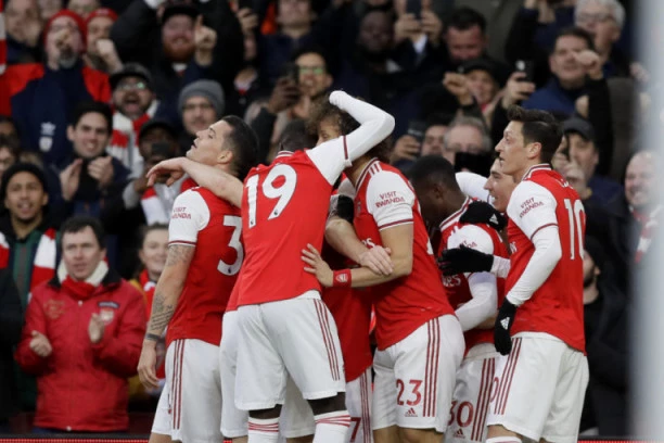 Konačno se setili: Fudbaleri Arsenala pristali na smanjenje plata!