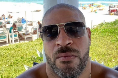 (FOTO) Imperator ponovo u modi: Adrijano smuvao studentkinju, sada ima novu opsesiju!