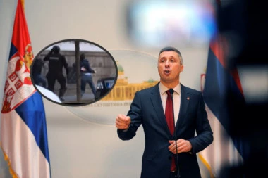 Boško tražio da se vrate na posao žandarmi koji su tukli Andreja Vučića i Predraga Malog