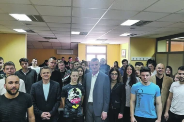 (FOTO) Predavanje za budućnost Srbije: Školski sport se menja u korenu, Peruničić najavio velike promene i revoluciju!