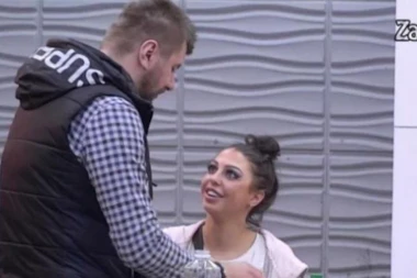 (VIDEO) Provaljeni! Maja i Janjuš pokušavaju da prevare javnost da nisu u vezi, a onda su uhvaćeni u kupatilu da rade OVO!