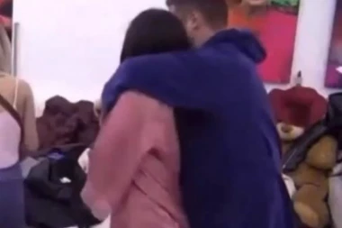 (VIDEO) Ovo je svima promaklo! Ne odvajaju se jedno od drugog: Miljković i Pešićka sve prisniji, više se ne suzdržavaju!