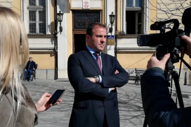 OPET HAOS NA TOŠINOM BUNARU! Ponovo pretili poznatom advokatu, dvojica privedena!